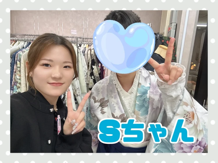 TAKAZEN奈良店で水色のくすみカラー袴をご契約されるお客様