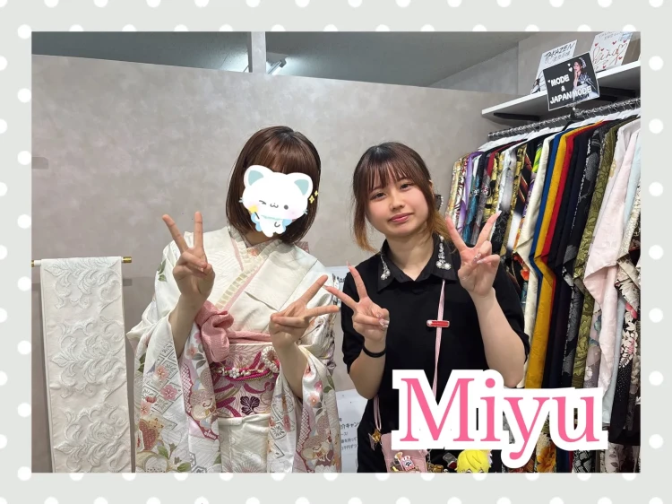TAKAZEN奈良店で白ピンクのくすみ古典お振袖をご着用いただいてるお客様