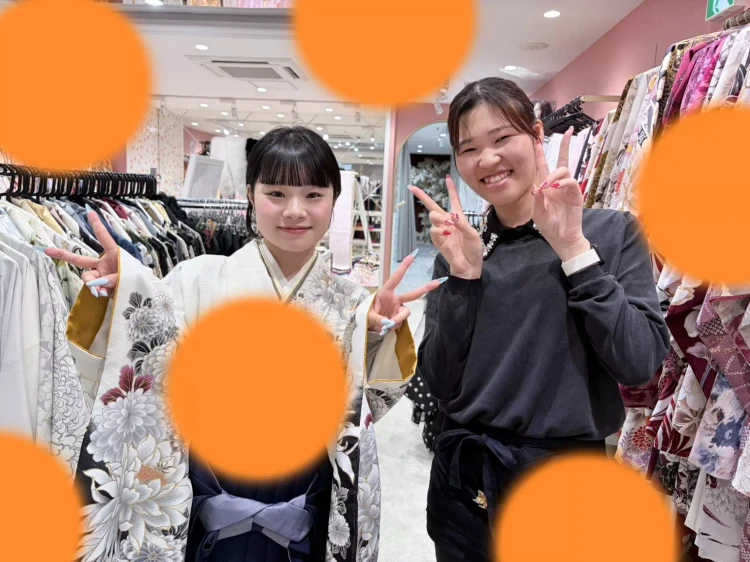 2027年卒業の袴レンタル姫ちゃん紹介。紺色の袴。
