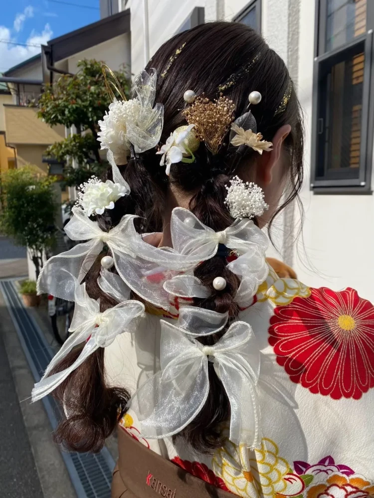 卒業式で可愛い髪飾り　古典柄に合う髪飾り　ツインスタイル　卒業式袴ヘアアレンジ