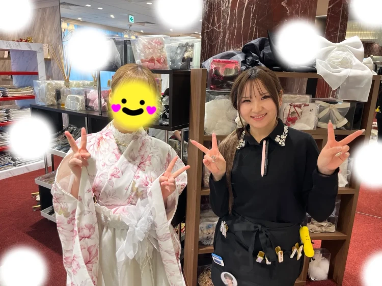 TAKAZEN東京表参道店Flagshipでメ－カーブランド白ピンクの小振袖に白のドレス袴コーデを2027年卒業式でレンタル契約いただいたお客様のご紹介