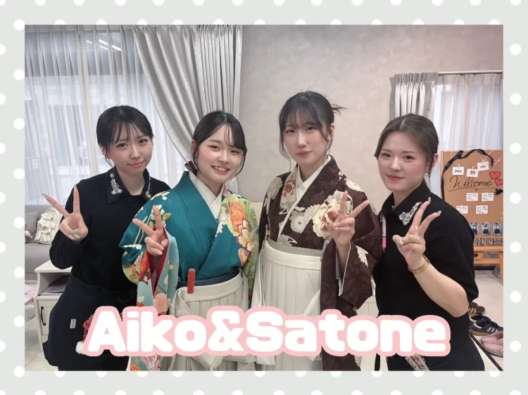 TAKAZEN奈良店にお友達同士で袴を試着されるお客様の様子