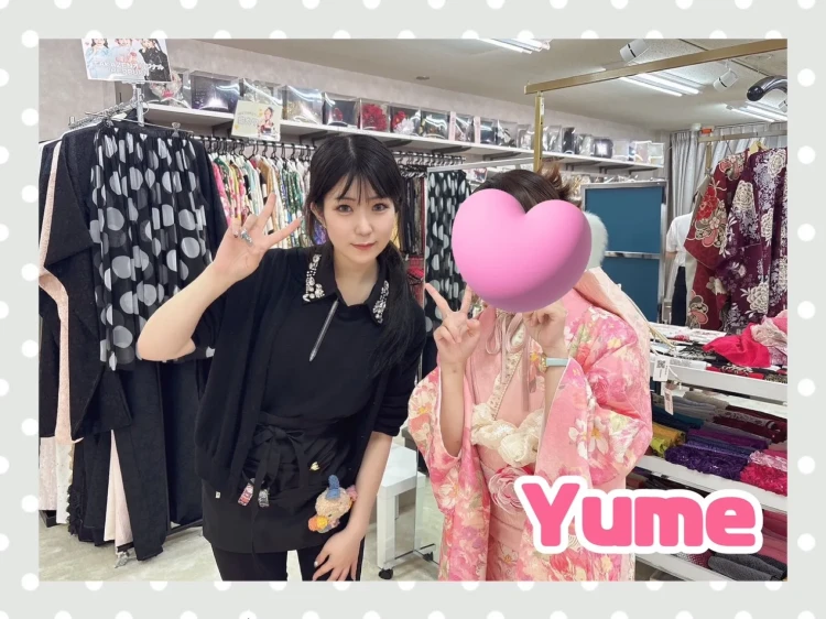 TAKAZEN奈良店でリズリサの振袖をかわいくガーリーに着こなしているお客様の様子