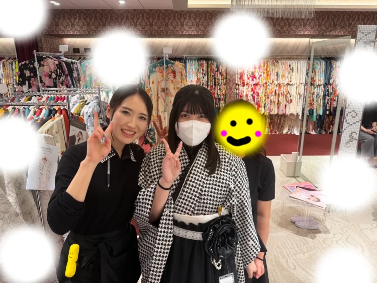 TAKAZEN東京表参道店Flagshipで黒色の千鳥柄のドレス袴を卒業式レンタルでご契約いただいたお客様の紹介