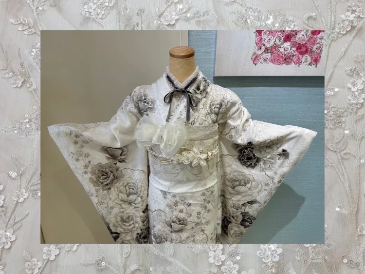 堺店スタッフおすすめヘップバーン,コスメカラー白×シルバーのお振袖上半身アップコディネート紹介