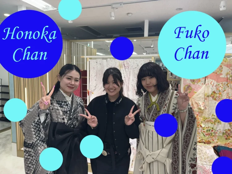 モノトーンとナチュラルカラーの袴コーデを選んだHonokaちゃん・FukoちゃんとTAKAZEN心斎橋店スタッフのスリーショット
