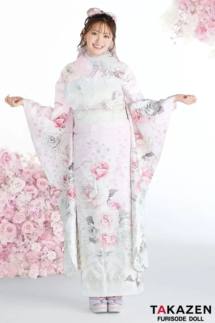 TAKAZEN東京表参道店Flagshipでépine好きさん必見！ピンク色のコスメカラーお振袖。スワロフスキーとパールのついたキラキラお振袖。