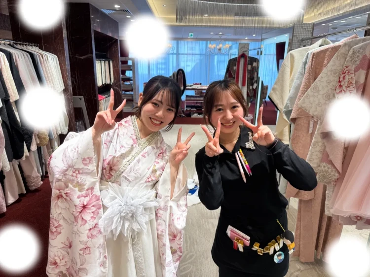 TAKAZEN東京表参道店Flagshipでドレス袴をレンタルでご契約いただいたお客様のご紹介。