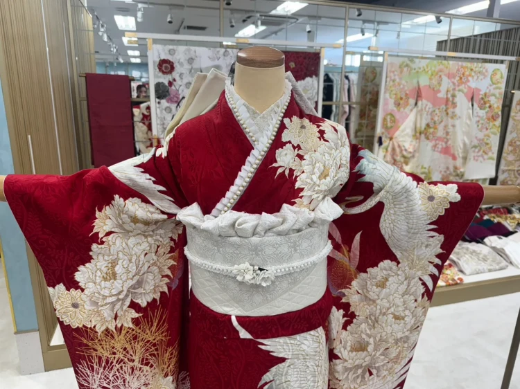 赤の正統派古典　大柄　大人っぽい　上品　