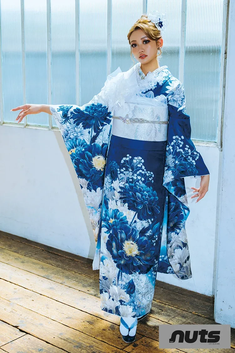 TAKAZENのレンタル振袖 nutsブランド振袖クール系 花柄 青/ブルー かっこいい ギャル系 目立つ 華やか 中村りおん【通販可】K1339