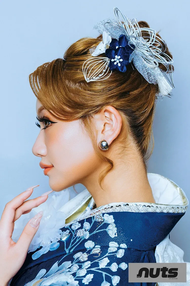 TAKAZENのレンタル振袖 nutsブランド振袖クール系　花柄　青/ブルー　かっこいい　ギャル系　目立つ　華やか　中村りおん【通販可】K1339