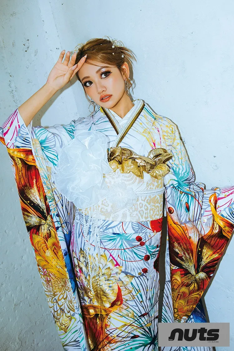 TAKAZENのレンタル振袖 nutsブランド振袖MODE系 花柄 白地/オレンジ かっこいい 派手 ギャル系 目立つ 華やか 中村りおん【通販可】K1340