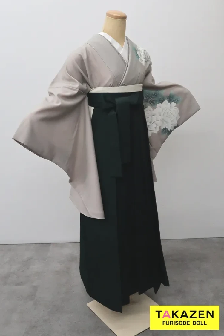 TAKAZENのレンタル袴 格安正統派古典袴　くすみベージュ/淡い色　シンプル　大人っぽい　教員袴【通販可】Y52