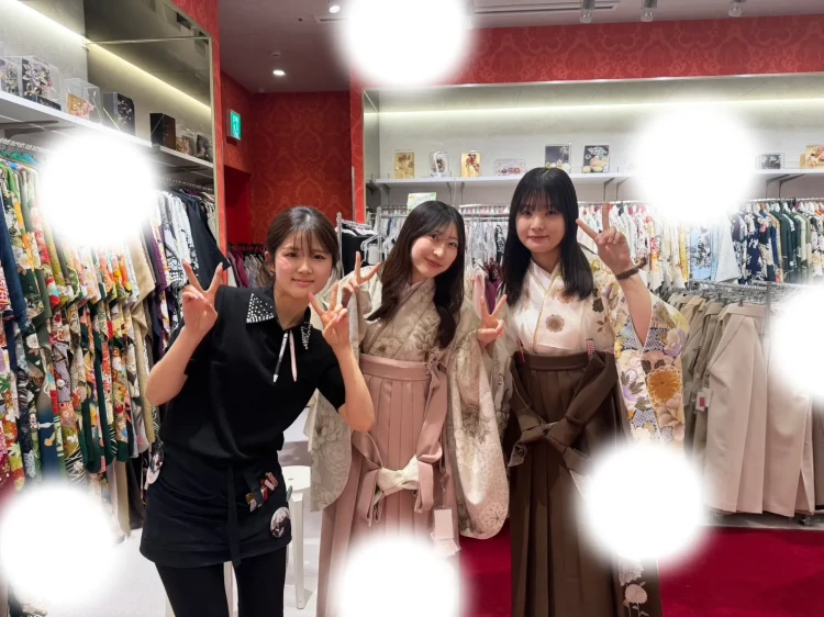 大阪梅田卒業式袴レンタル　ピンク色袴　茶色袴　お花柄
