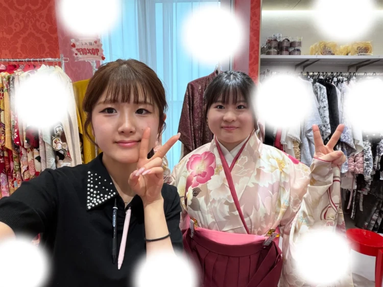 大阪で袴のレンタルするならTAKAZEN梅田本店　くすみピンクで可愛い袴