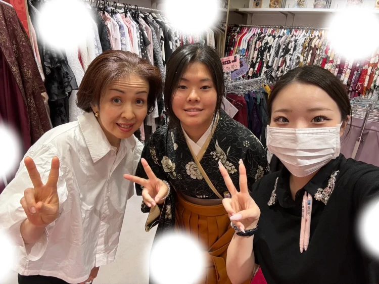 大阪で袴のレンタルするならTAKAZEN梅田本店　ピンクで可愛い袴