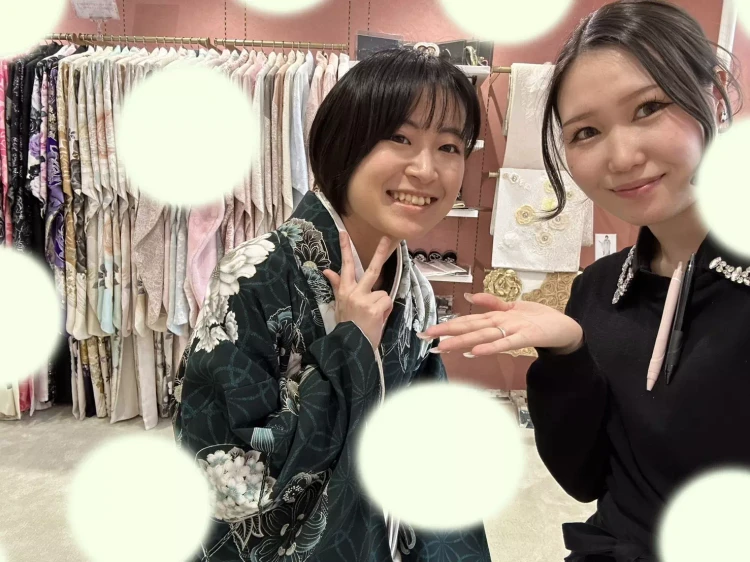TAKAZEN姫路店の2027年卒業の袴割の姫ちゃん。緑の小振袖に白の袴の姫ちゃん紹介。
