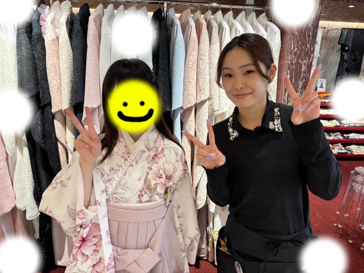TAKAZEN東京表参道店Flagshipで新作の花柄で可愛いピンクの袴をご契約いただいたお嬢様のご紹介。