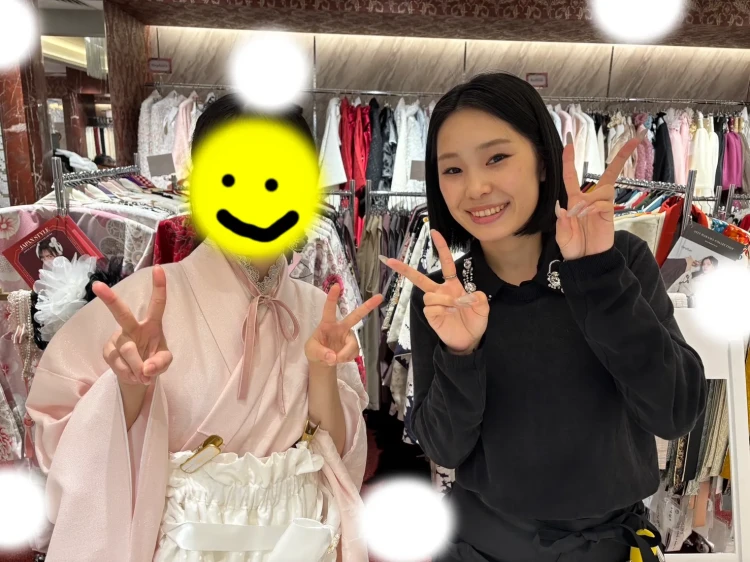 TAKAZEN東京表参道店Flagshipでピンクの袴をご契約いただいたお嬢様のご紹介。ドレス袴