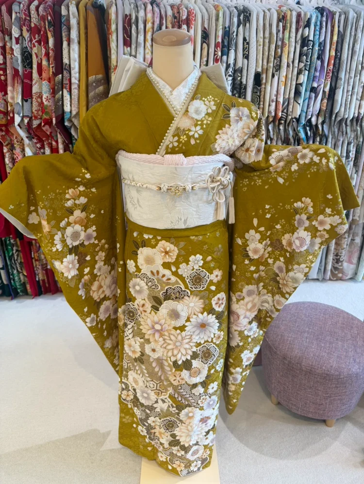 黄色の古典柄お振袖でオススメコーディネート