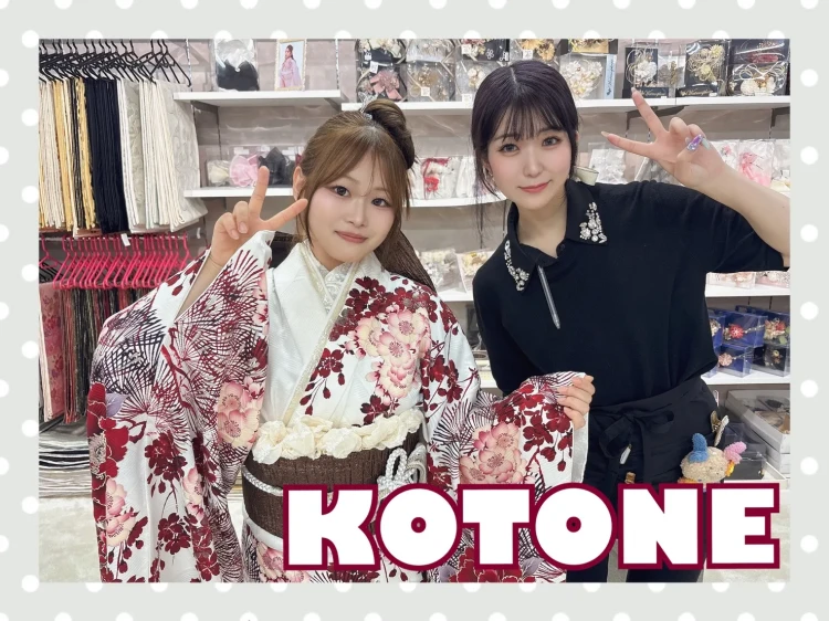 TAKAZEN奈良店でちいぽぽ振袖をかわいくコーディーネートしているお客様の様子