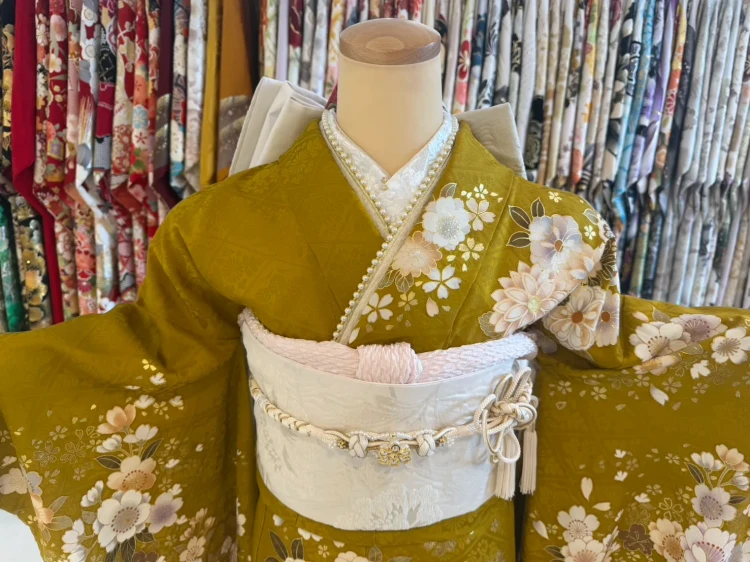 黄色の古典柄お振袖でオススメコーディネート