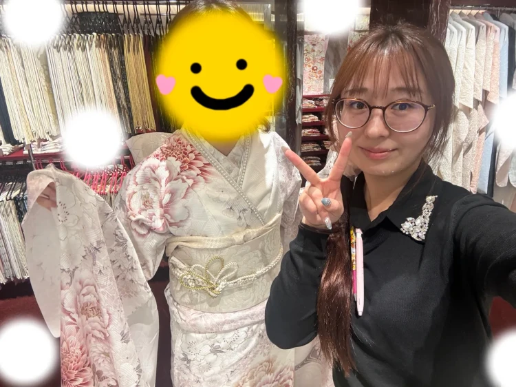TAKAZEN東京表参道店Flagshipでちいぽぽの新作振袖、ピンク色の古典柄の振袖を成人式振袖レンタルでご契約いただいたお客様の紹介。