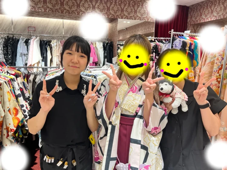 TAKAZEN東京表参道店Flagshipでピンクのキュートガーリーの袴コーデを2027年卒業式レンタルでご契約いただいたお客様のご紹介