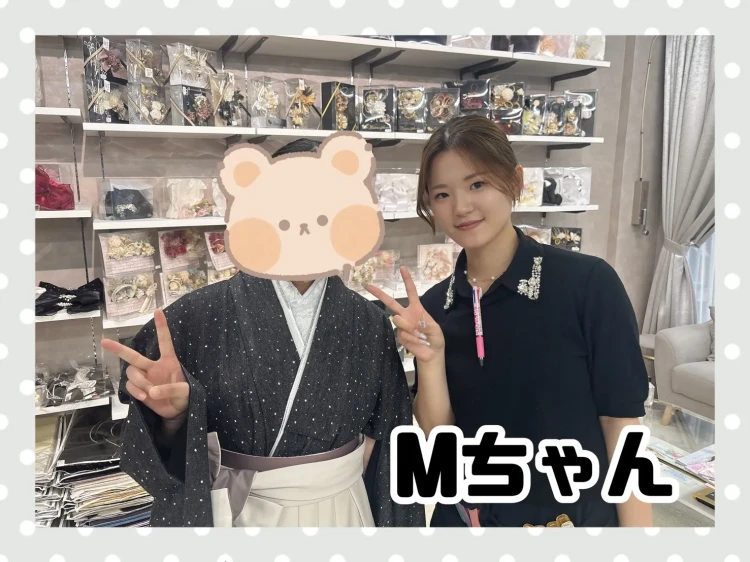 TAKAZEN奈良店でキラキラジーンズ生地の袴コーディーネートをご契約されたお客様の写真