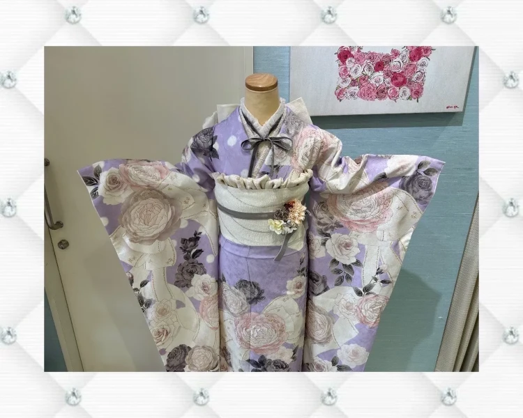 TAKAZEN堺店スタッフのおすすめヘップバーン紫色のお振袖の上半身コディネート紹介