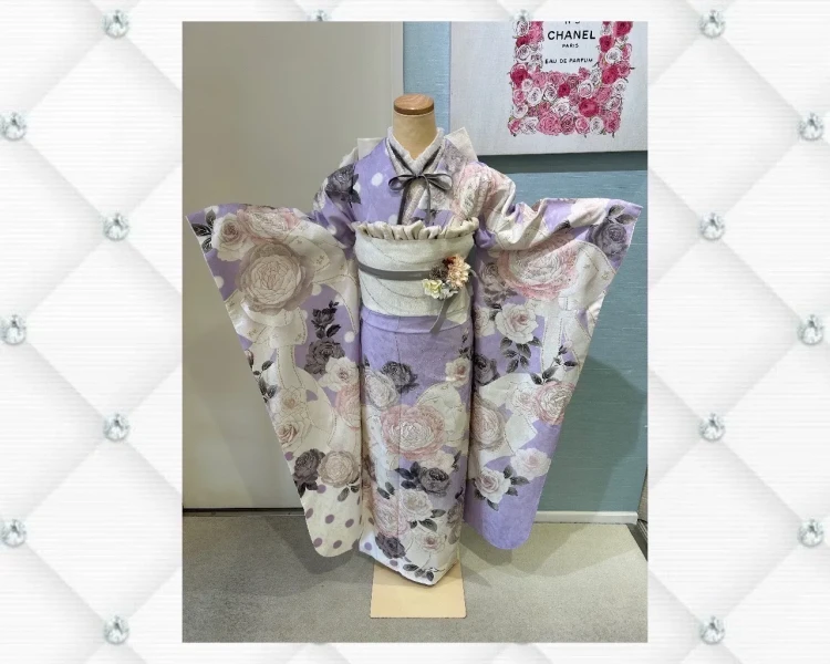 TAKAZEN堺店スタッフのおすすめヘップバーン紫色のお振袖の全身コディネート紹介