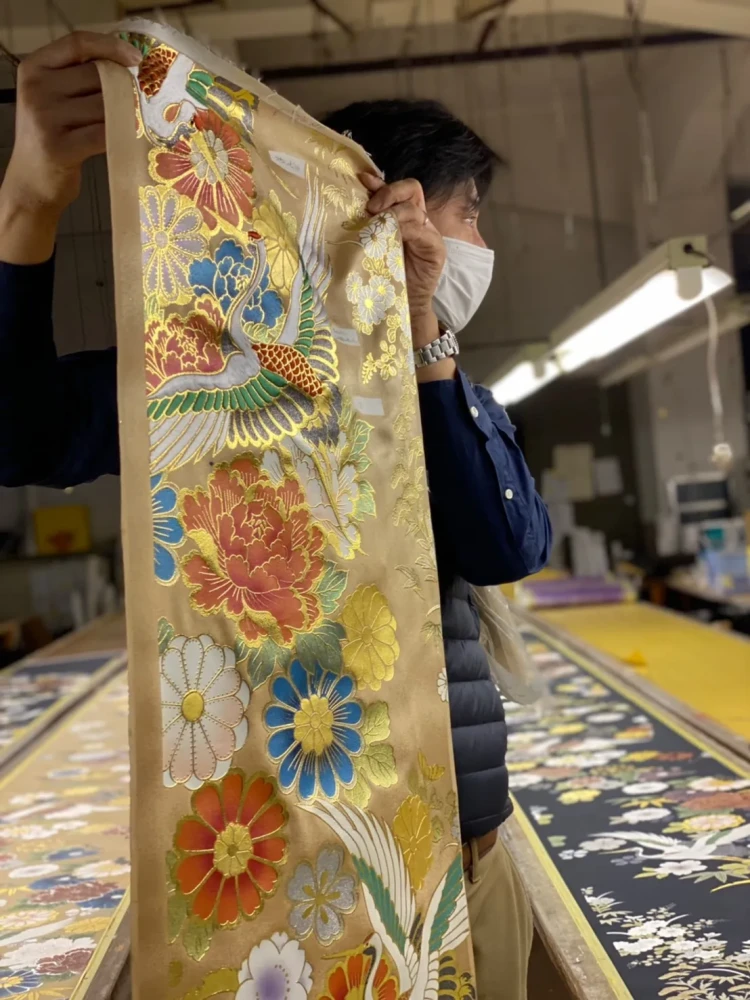 関芳の刺繍の加工