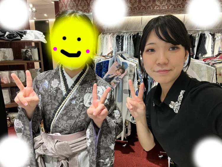 TAKAZEN東京表参道店Flagshipでくすみカラーの袴コーデを卒業式レンタルでご契約いただいたお客様のご紹介。