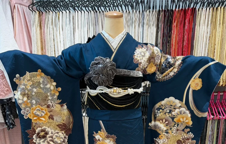TAKAZEN堺店で展示している振袖