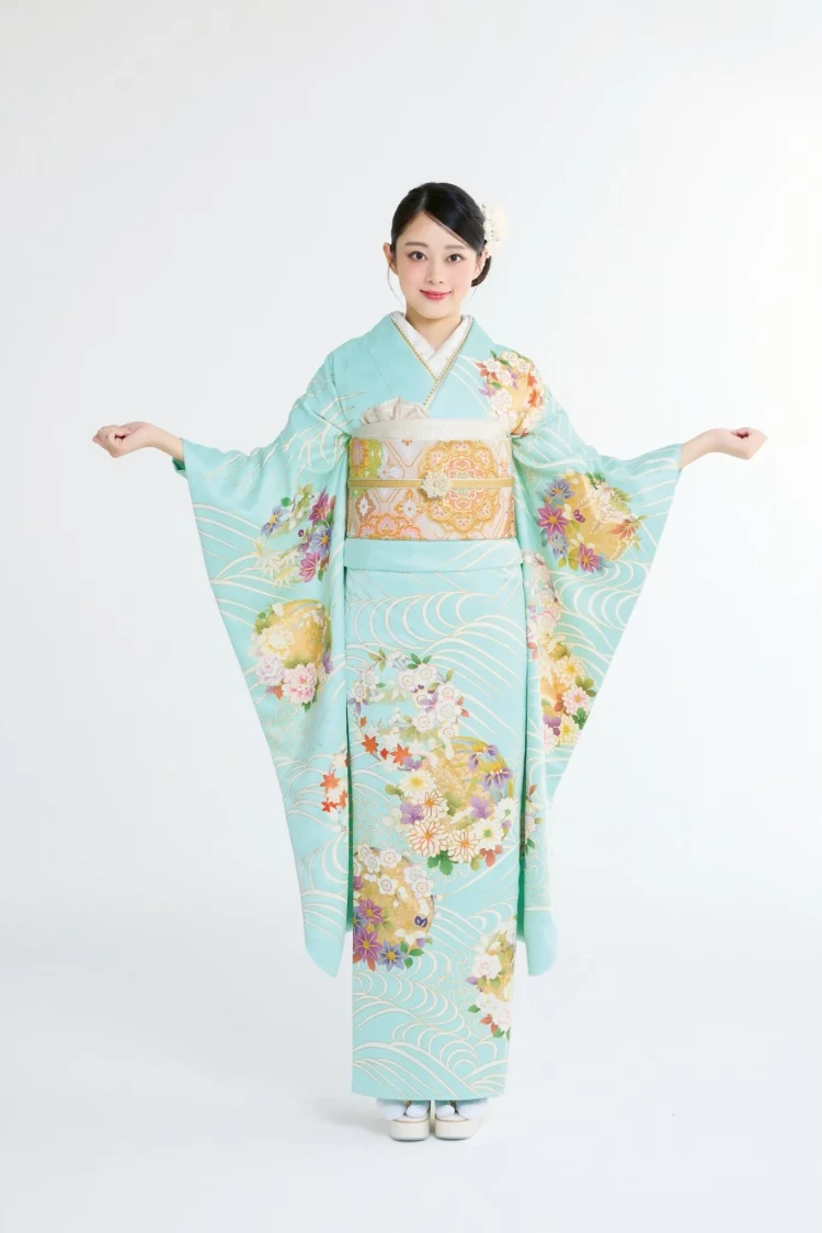 佐藤不二子が着こなす吉澤織物振袖