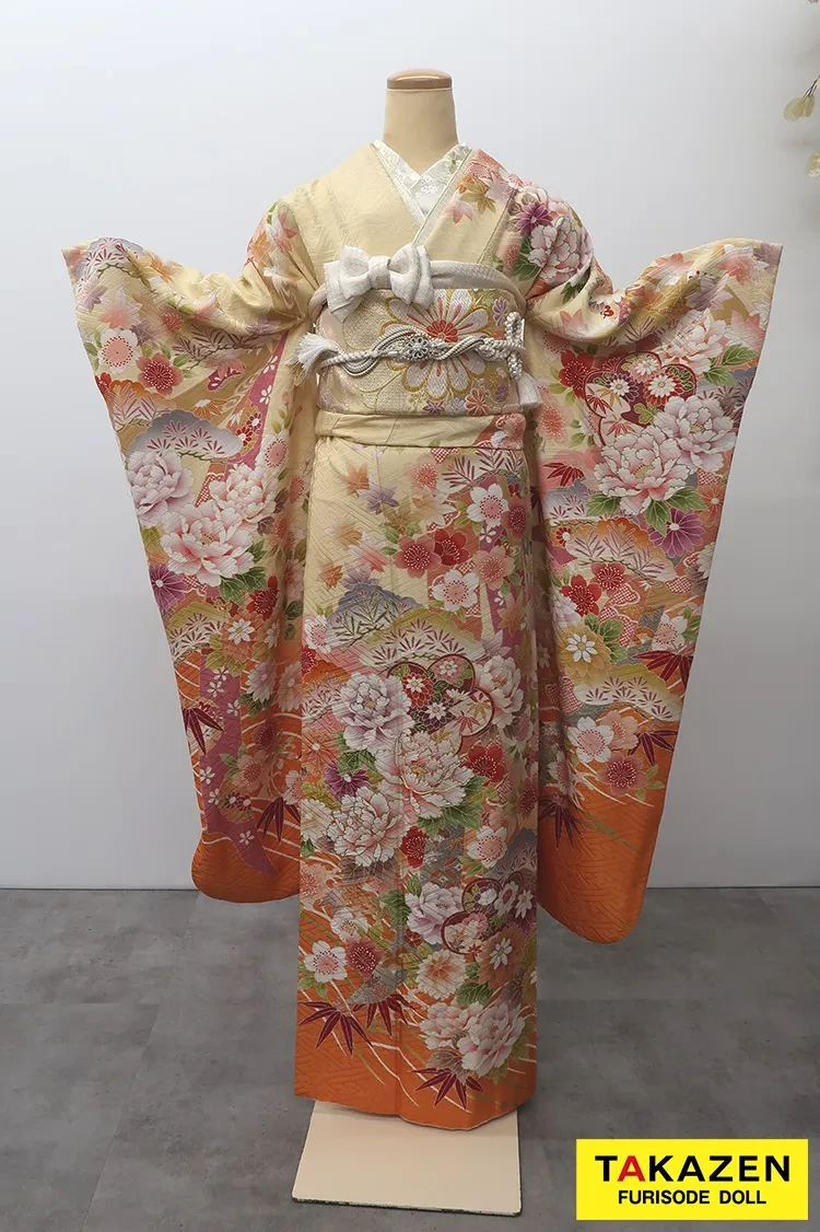 TAKAZENのレンタル振袖 安い!正統派古典 クリーム/オレンジ 牡丹柄 かわいらしい 清楚 華やか【通販可】M36