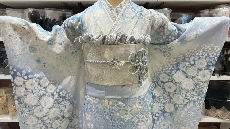 TAKAZEN姫路店の正統派古典なえなのの振袖×LARMEの水色お振袖