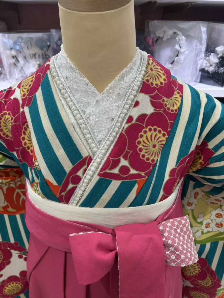 姫路市・加古川市エリアで袴探しならTAKAZEN姫路店。レトロで韓国風なビビッドピンク袴コーデ。