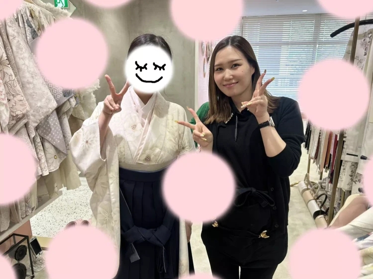 姫路駅近のイマドキ振袖・袴専門店TAKAZEN姫路店のくすみカラー袴。