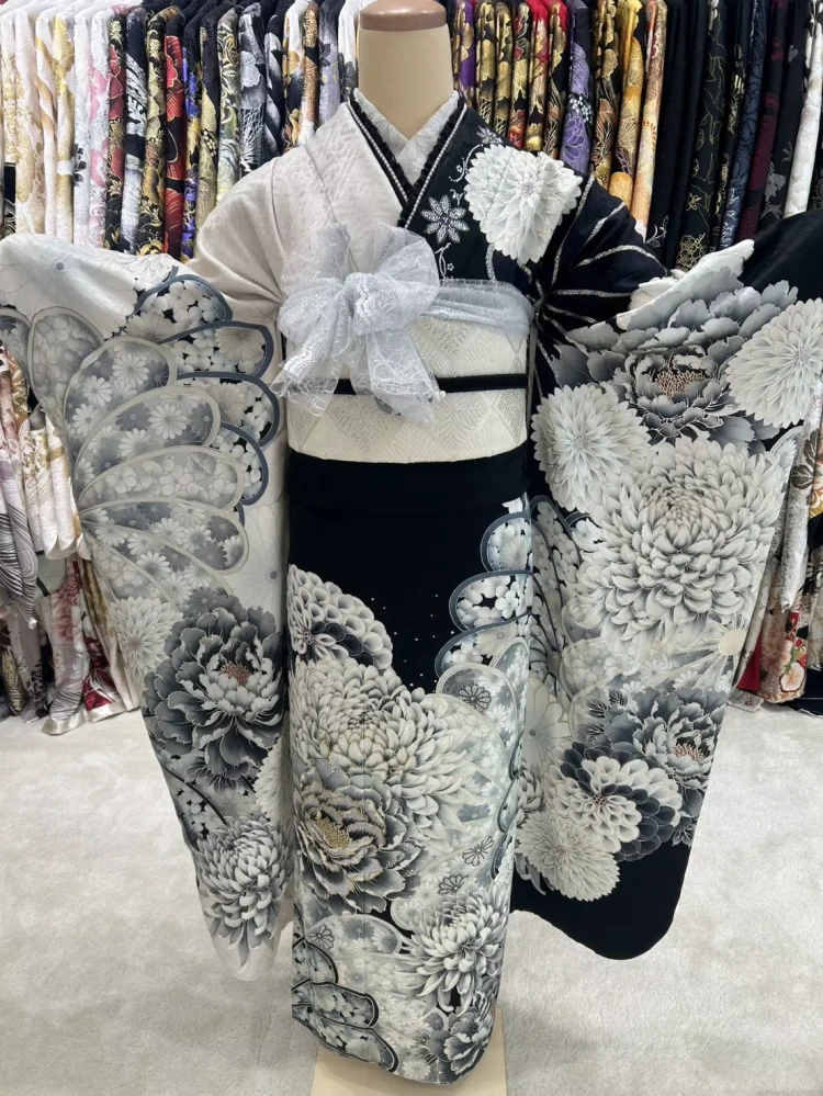 TAKAZEN神戸旧居留地店中村里砂ちゃん着用の振袖