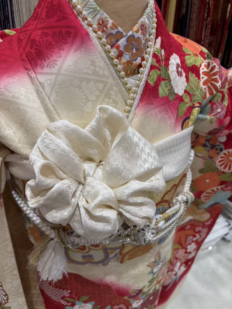 TAKAZEN姫路店の成人式らしい赤色正統派古典お振袖のご紹介