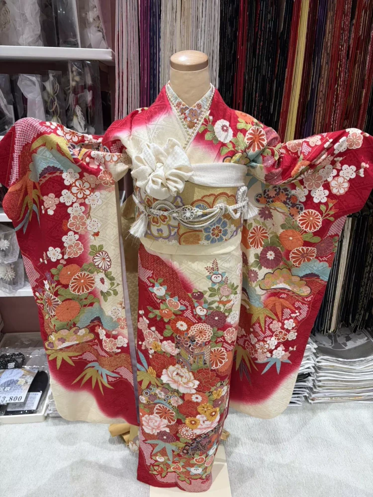 TAKAZEN姫路店の成人式らしい赤色正統派古典お振袖のご紹介