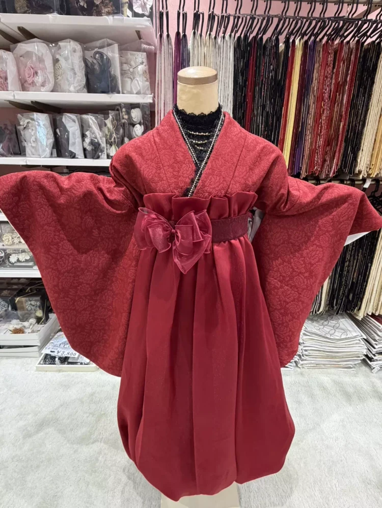 TAKAZEN姫路店の上下赤色ドレス袴コーデ
