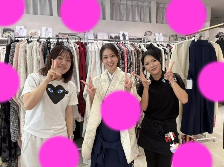 お友達同士で卒業式袴のお嬢様
