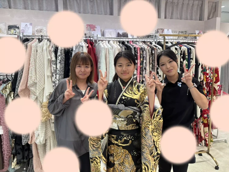 TAKAZEN神戸旧居留地店キラキラ派手なジャパンモードの振袖