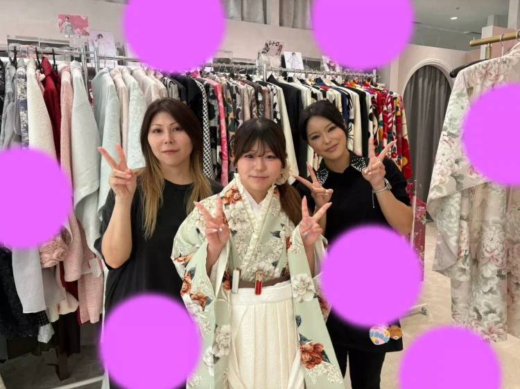 緑と白地袴コーデの姫ちゃん
