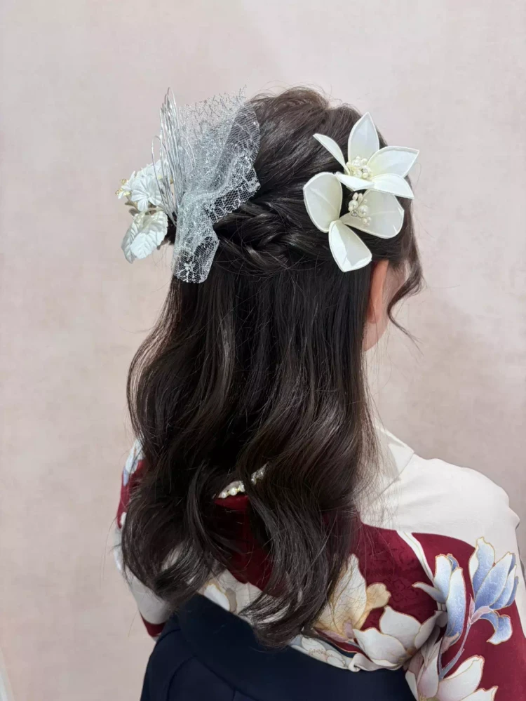 ハーフアップヘアアレンジで王道ガーリーヘアスタイル