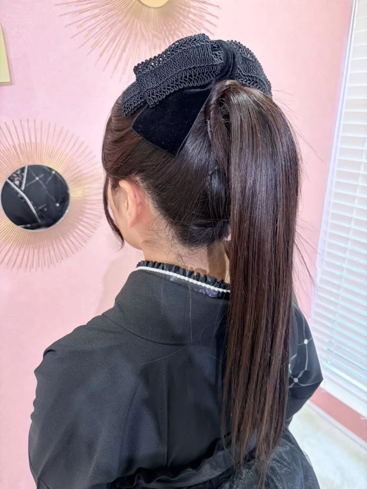 高めポニーテールのクールなヘアスタイル