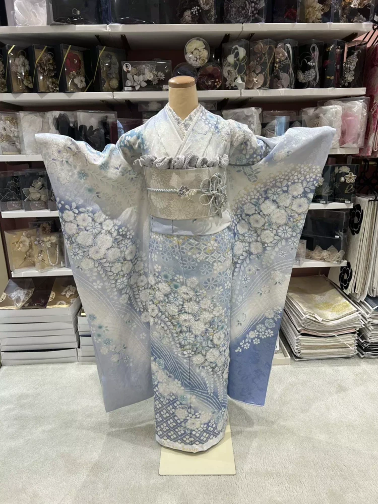 TAKAZEN姫路店の正統派古典なえなのの振袖×LARMEの水色お振袖