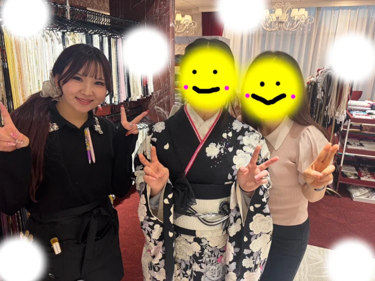 TAKAZEN東京表参道店Flagshipで古典柄の黒色のお振袖をレンタルでご契約いただいたお客様のご紹介。